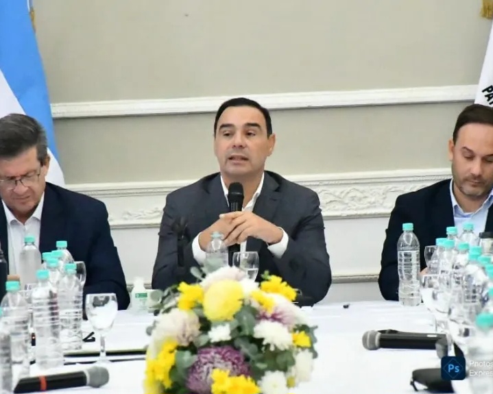 Valdés aunó acciones a seguir para el avance de obras en la Comuna